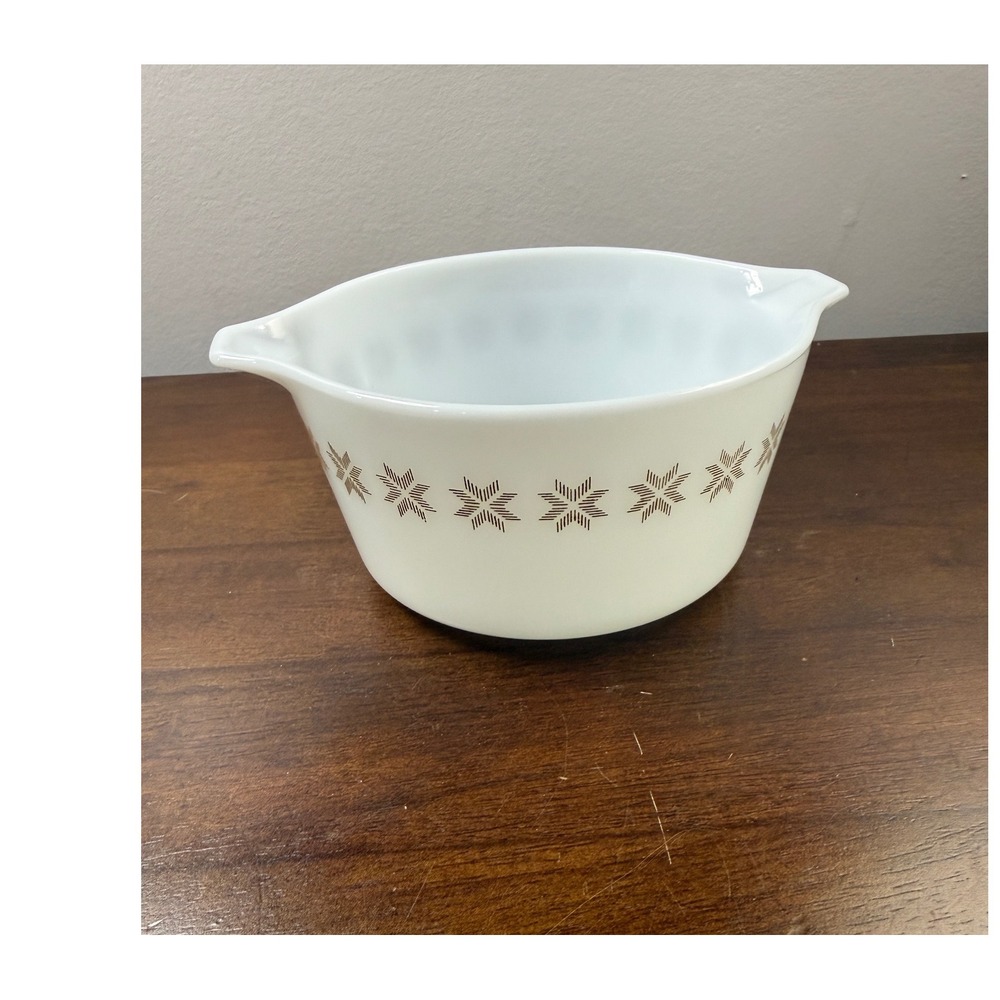 Vintage Pyrex Town and Country Cinderella Mixing Bowl 473 1 Quart White Brown